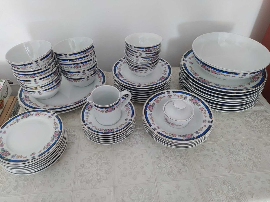 Красивый набор посуды