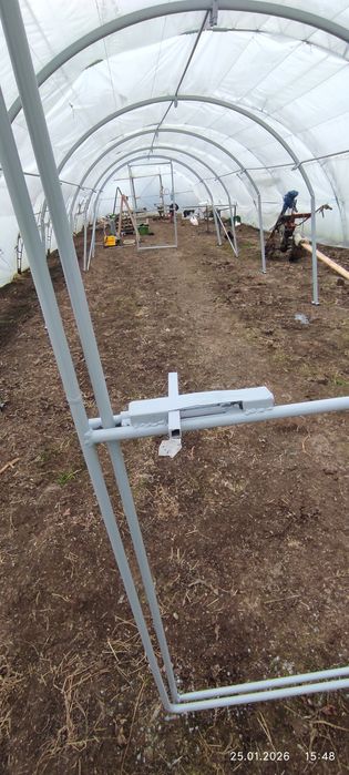 Оранжерия с размери 9х3х2.10 метра.