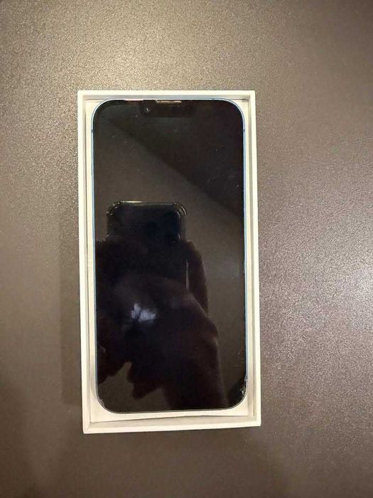 Телефон Iphone 13 128GB Син + зарядно за телефона