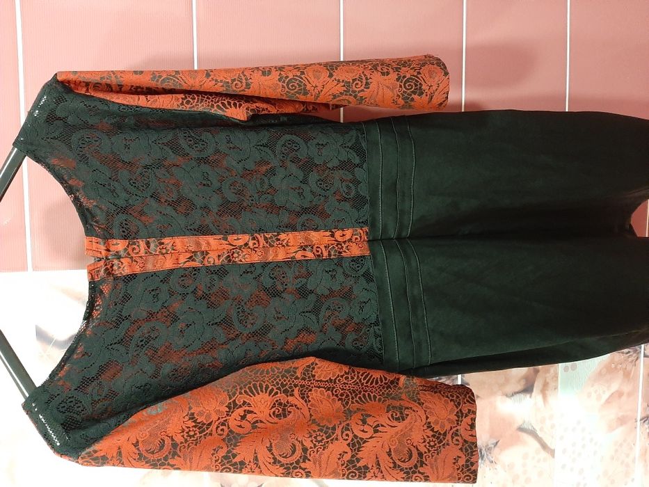 Прекрасна рокля с дантела за празниците