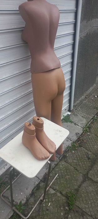 Женски манекен и мъжки торс