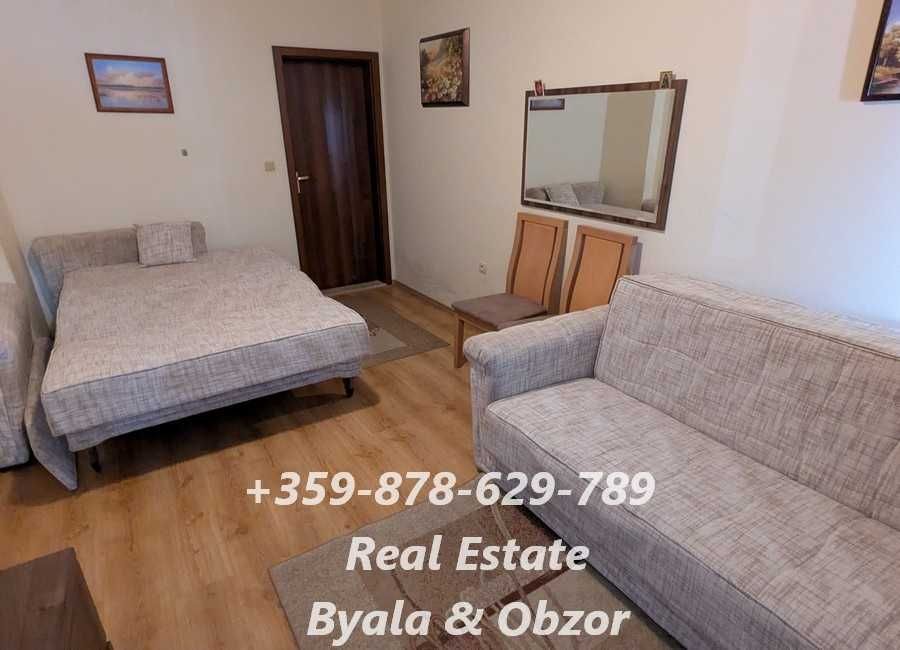 Просторен тристаен апартамент с голяма тераса