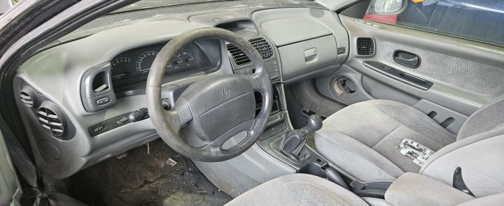 Galerie admisie Renault Laguna prima generatie (facelift)