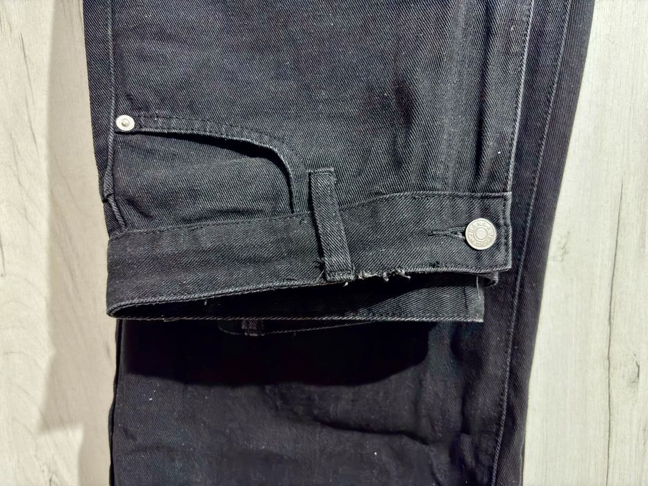 Blugi wide leg, taiați la ambii genunchi