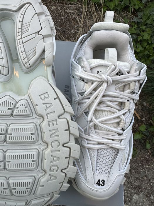 Balenciaga track (cream/white)