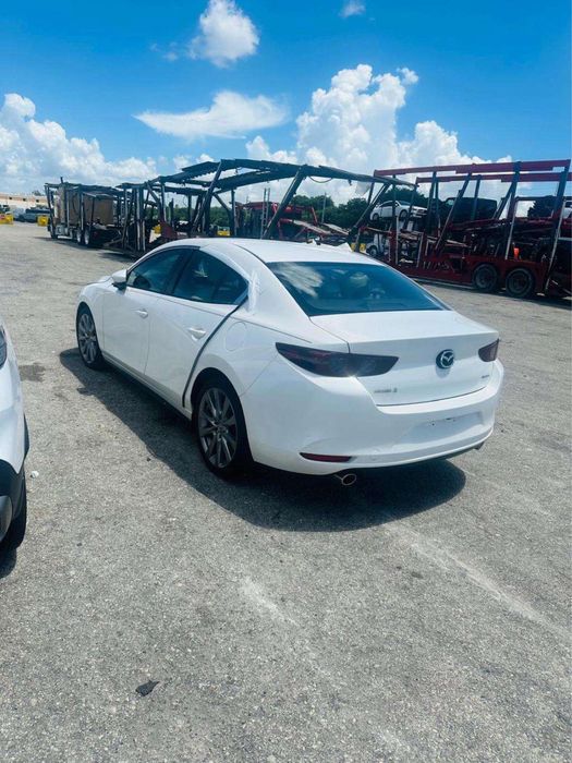 Mazda 3 2020 г на части