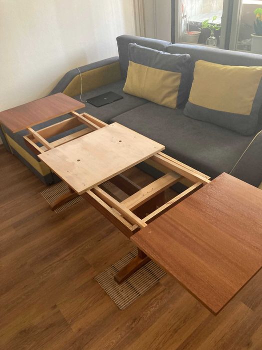 Холна маса масивна и здрава. 120 лв.