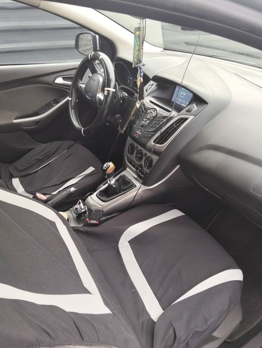 Vând schimb Ford focus