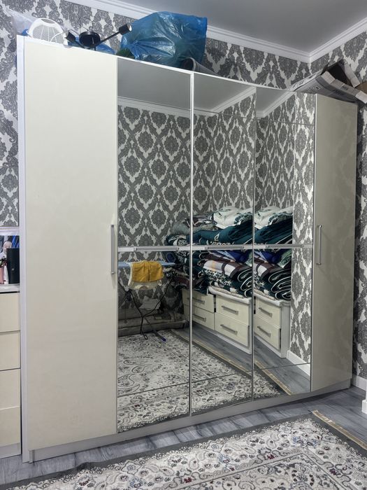 Продам шкаф с комодам почти новая