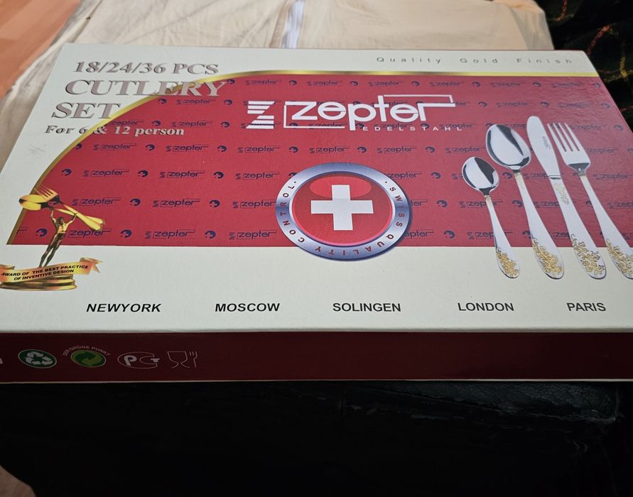 Набор ложек, вилок, ножей