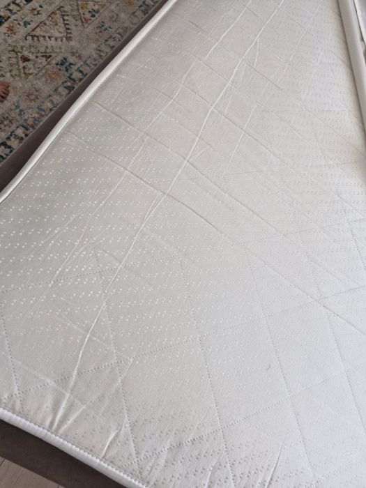 Кровать с матрасом