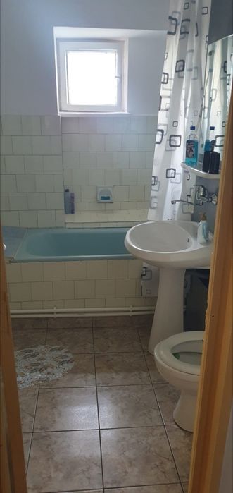 Închiriez apartament  regim hotelier .