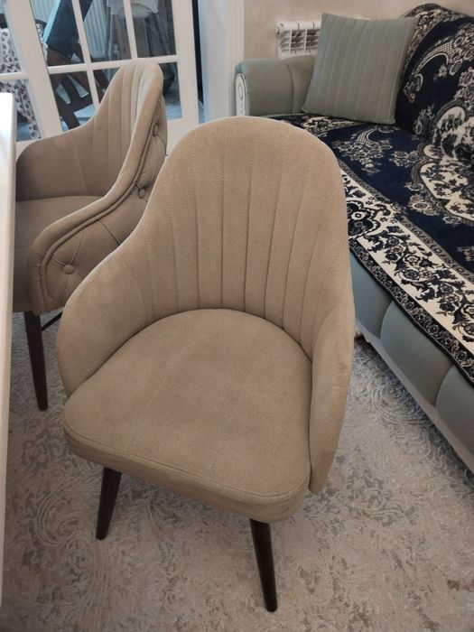 Кухонный стол и стул состояние отлично