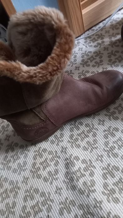 Vând încălțăminte de damă, de iarnă și vară, cizme și pantofi