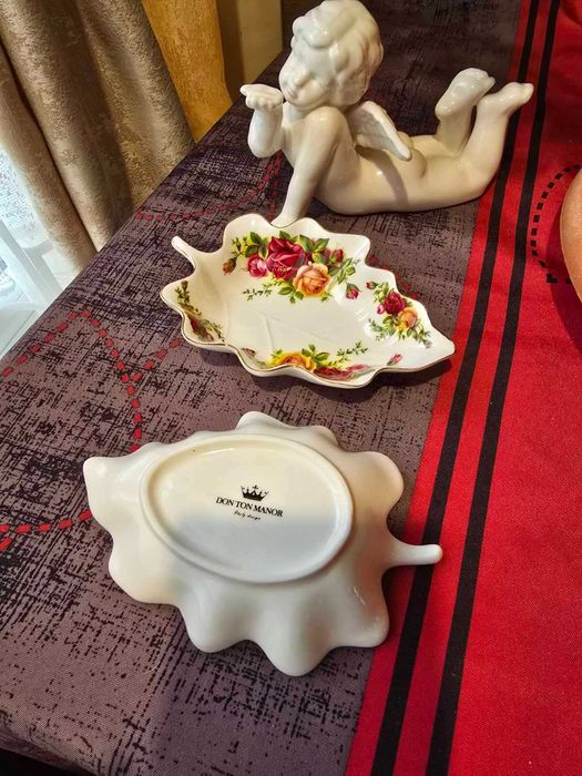 Комплект две малки десертни чинии