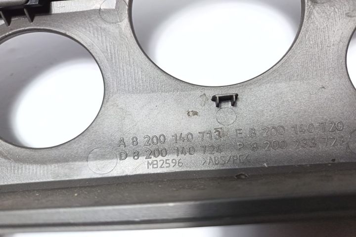 Grila ventilatie centrala cu ornament 8200140713 Renault Scenic a 2-a