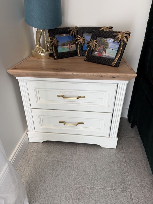 Нощно шкафче бял цвят