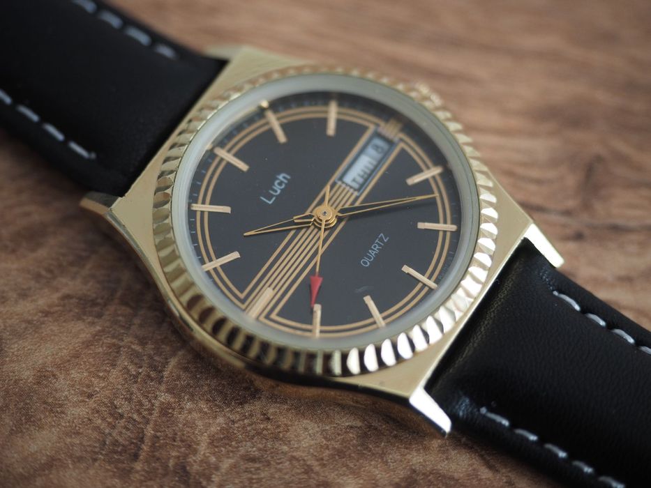 Ceas sovietic cu quartz Luch, curea nouă, cutie