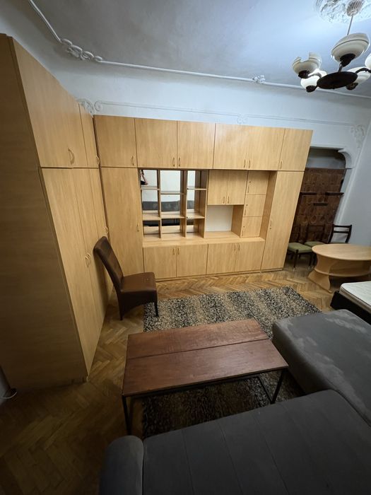 Camera privata la vilã!dar cu baie bucataria comun fac contract! iasi tg cucu garantia in rate persoana fizica proprietar mentananta ajutor 24/24. 38m