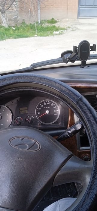 Huyundai portret dakumenta bir tonna ikkita temir balon metan bor