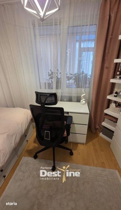 Inchiriez apartament 4 camere in zonǎ centralǎ, Piatra Neamt