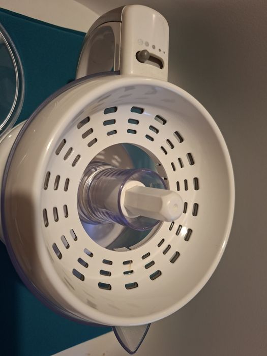 Storcator citrice DeLonghi, capacitate 1 litru