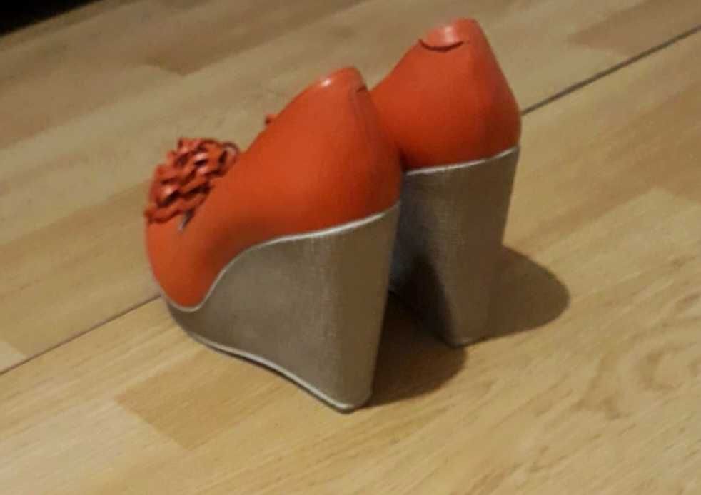 Pantofi din piele naturala, purtati o singura data