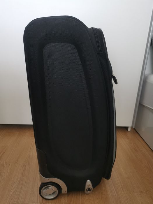 Kуфар с колелца 60 л. със забележка