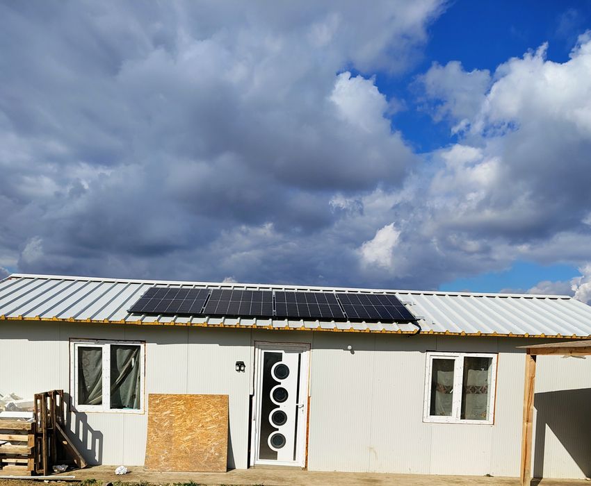 Kit panouri fotovoltaice solare invertor baterie fotovoltaic