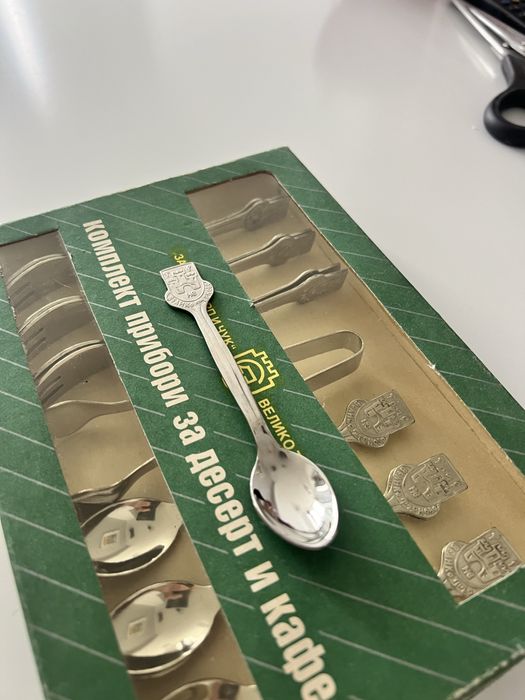 Комплект прибори за десерт и кафе