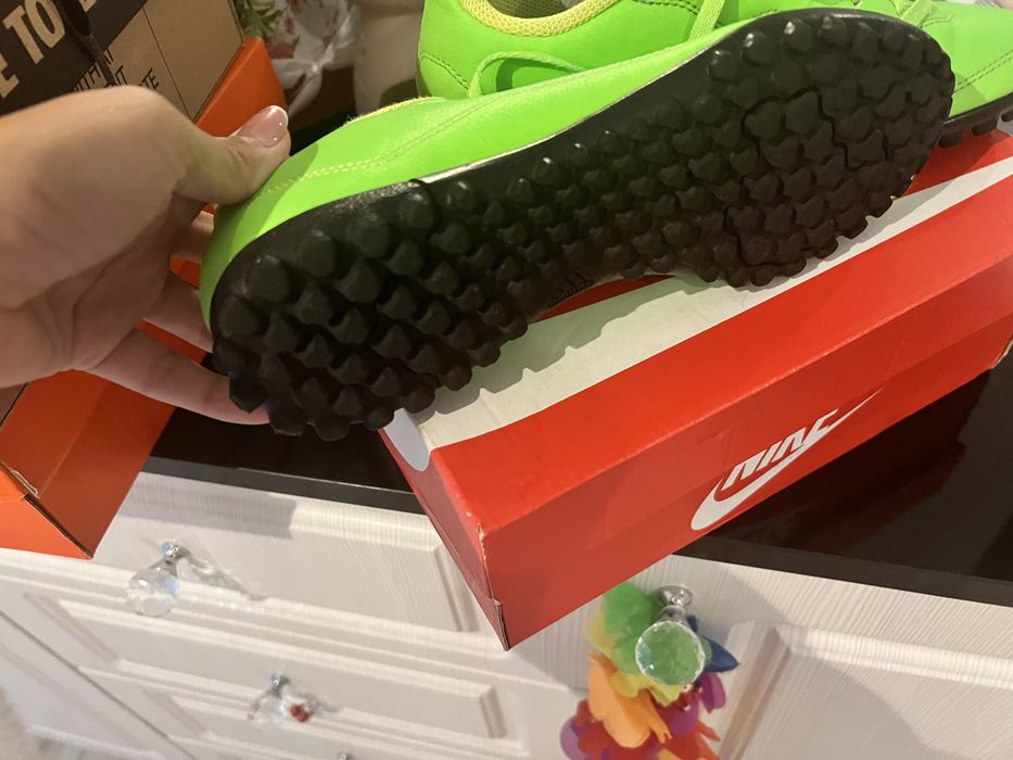 Adidasi sport 36,5 teren sintetic Adidas