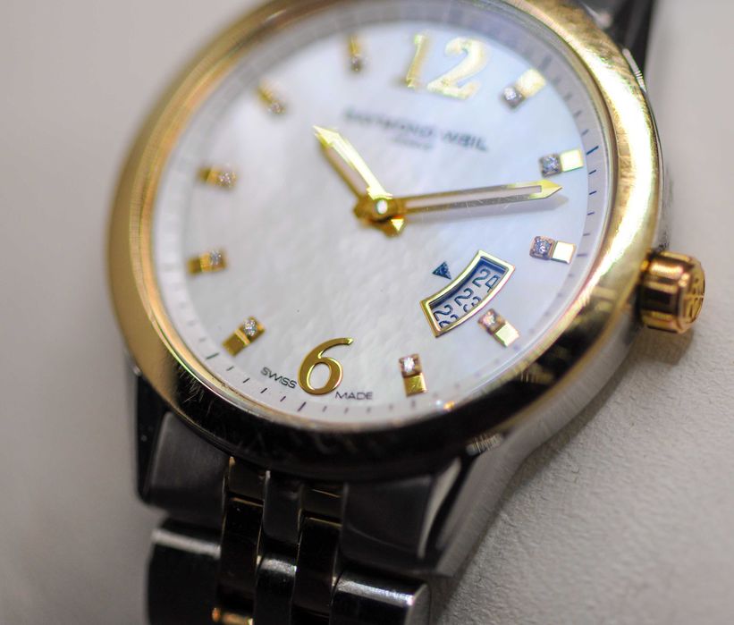 Швейцарски дамски часовник с диаманти - Raymond Weil Freelancer