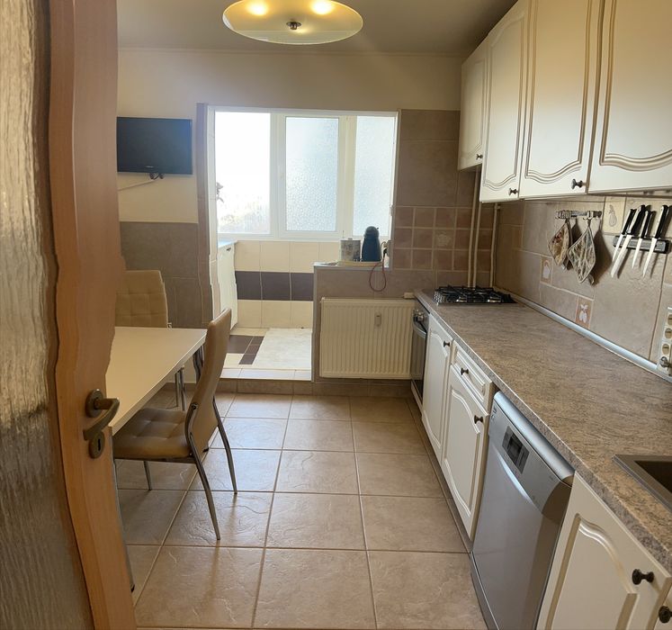 Vanzare apartament 4 camere