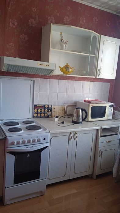 Продам кухню 10000