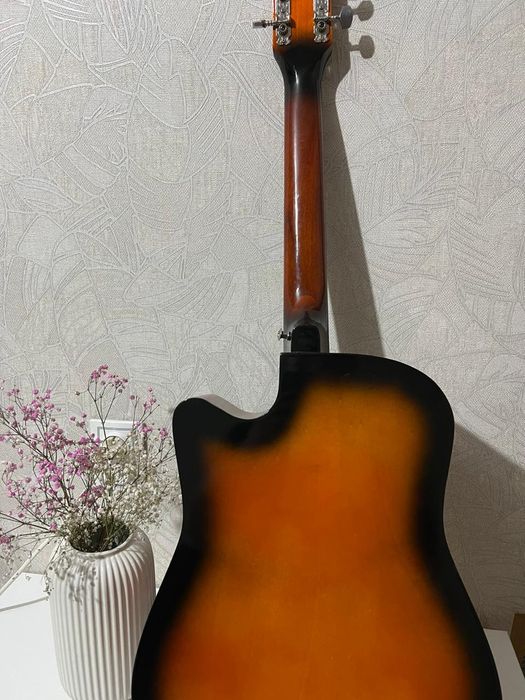 Продам гитару срочно