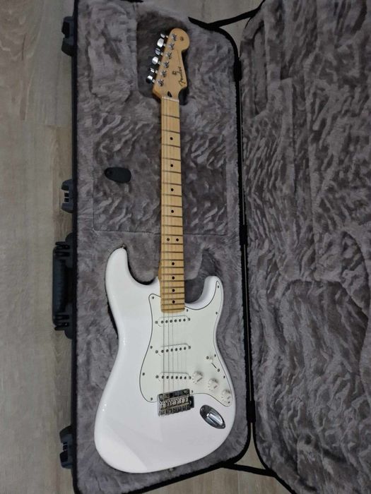 Vand fender player strat cu accesori
