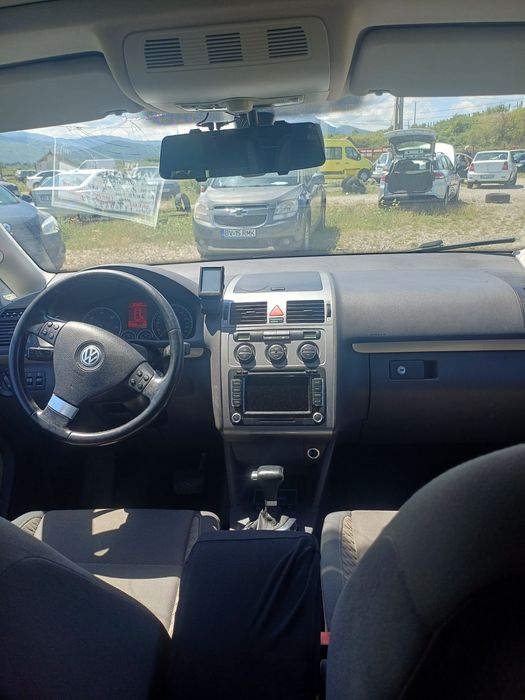 VOLKSWAGEN Touran