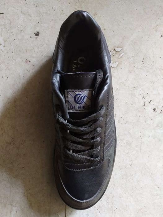 Продам новые кроссовки