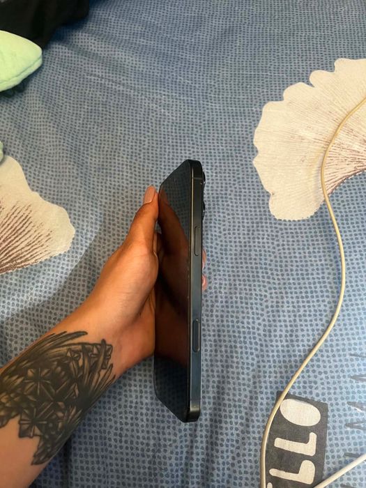 Продавам iPhone 16 Pro Max 256GB – Black