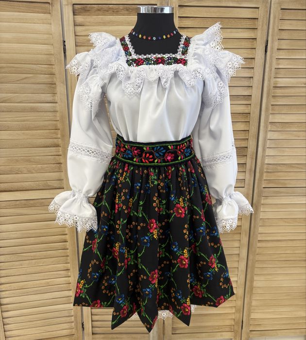 Costum popular pentru femei de Maramureș