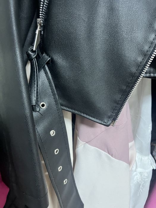 Елегантно кожено яке с колан – отлично състояние