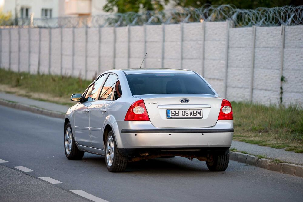 Ford Focus sedan , benzina ,1.6 unic proprietar