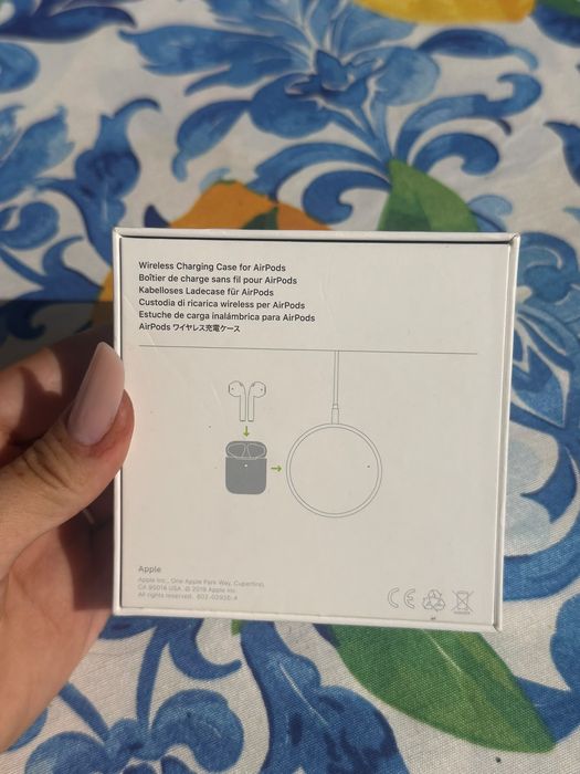 Wireless charging case airpods