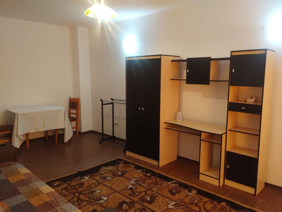 Închiriez garsonieră