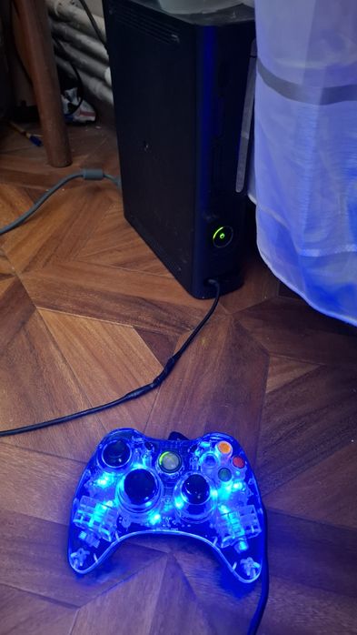Vând Xbox 360 în stare bună