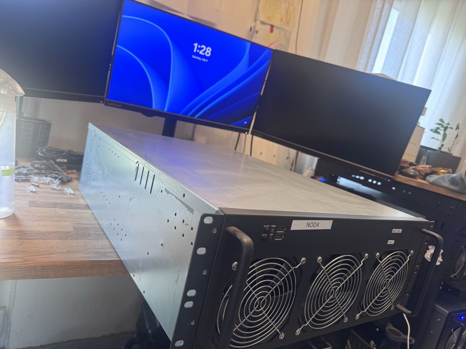 Carcasa server 4U construita in special pentru gpu multiple