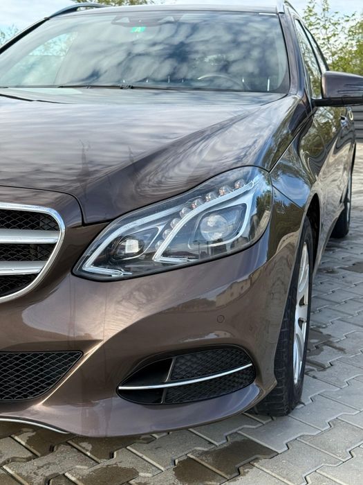 2014 Mercedes-Benz E300 BlueTec Hybrid (Break)