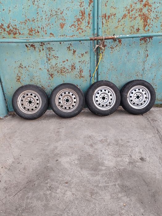 Продам шины с дисками.