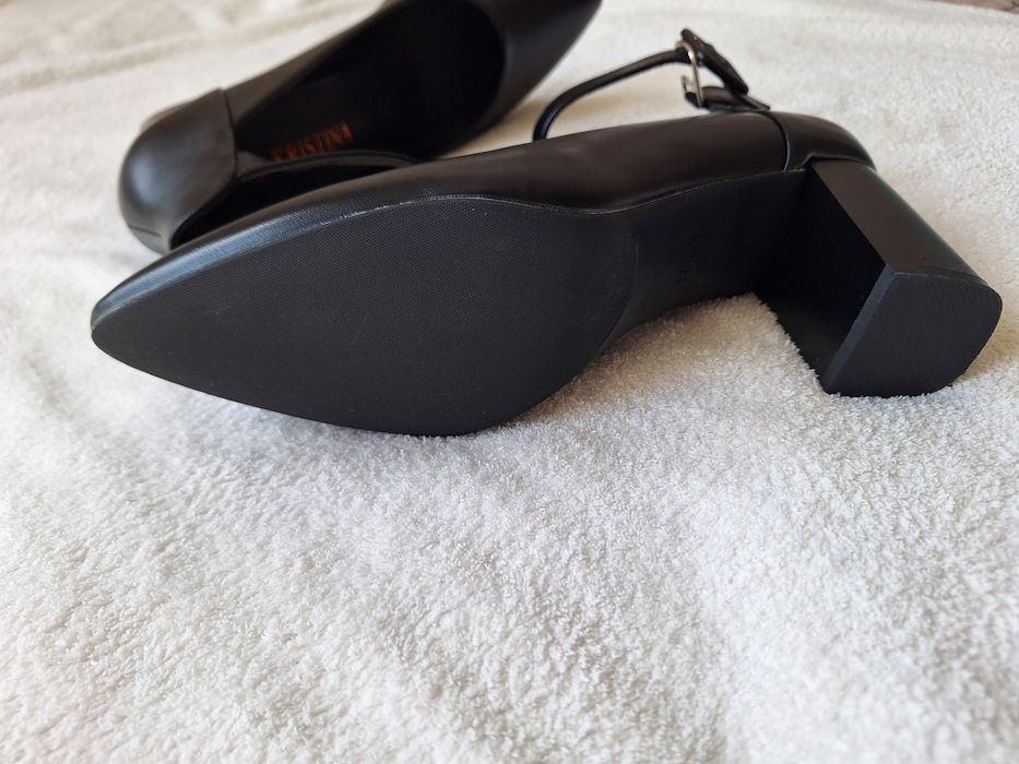 Чёрные туфли новые 39 размера