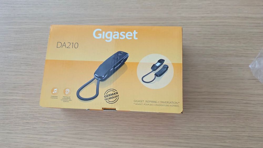 Продавам стационарни телефони Gigaset DA210 – черен и бял цвят.